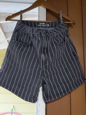 Hot topic Denim Striped High-Waist Mom Shorts  Charcoal Gray